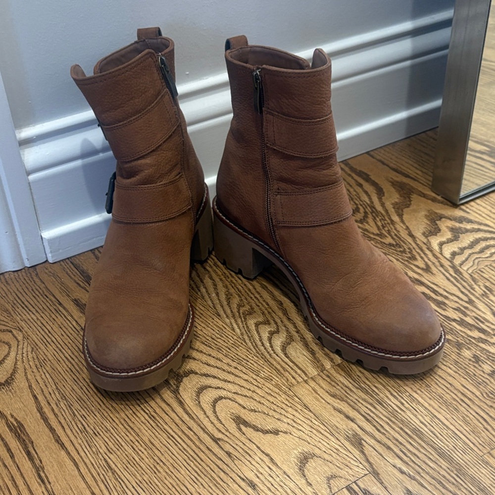 Paul Green ankle booties